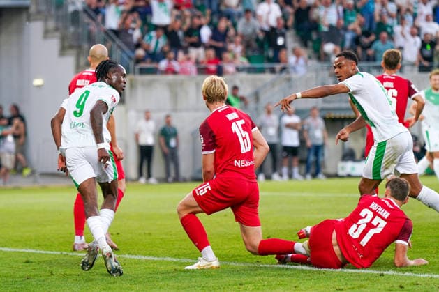 Deutschland: Fussball 2. Bundesliga Relegation 2025 - 2026 - SpVgg Greuther-Fürth vs Rot-Weiss Essen - Sportpark Ronhof I Thomas Sommer (Fürth): Tor und Torjubel zum 1:0 durch Noel Futkeu (SpVgg Greuther Fürth, 9) Freude, Emotionen, Jubel Copyright: xJOERANxSTEINSIEKx