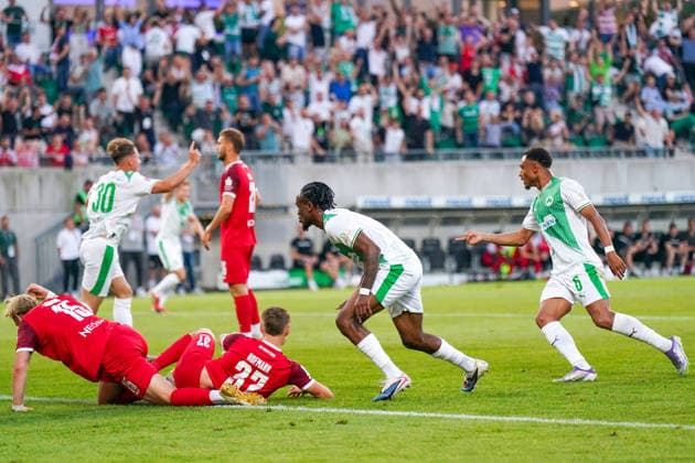 Deutschland: Fussball 2. Bundesliga Relegation 2025 - 2026 - SpVgg Greuther-Fürth vs Rot-Weiss Essen - Sportpark Ronhof I Thomas Sommer (Fürth): Tor und Torjubel zum 1:0 durch Noel Futkeu (SpVgg Greuther Fürth, 9) Freude, Emotionen, Jubel Copyright: xJOERANxSTEINSIEKx