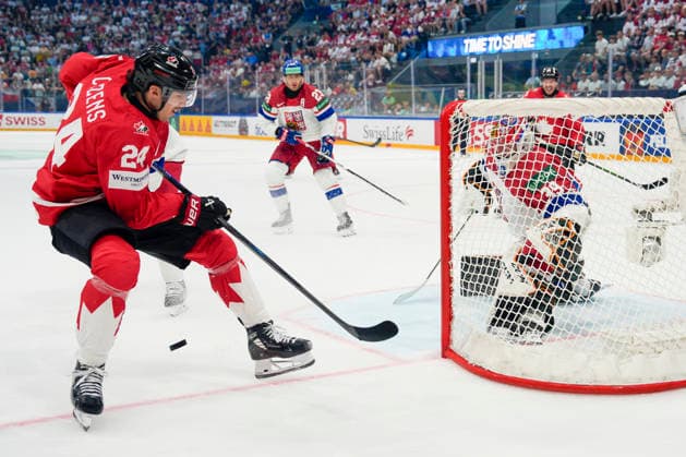 FRIBOURG, SWITZERLAND - MAY 26: goalkeeper Dominik Pavlat of Czechia R) saves on Dylan Cozens of Canada L) during the 2026 IIHF Ice hockey, Eishockey World Championship, WM, Weltmeisterschaft Switzerland game between Czechia and Canada at BCF Arena on May 26, 2026 in Fribourg, Fribourg. Fribourg BCF Arena Fribourg Switzerland Copyright: xJustPictures.ch JarixPestelaccix jp-en-EuSpIm-JP6_JAR_Czechia_Canada_26May2026_00019