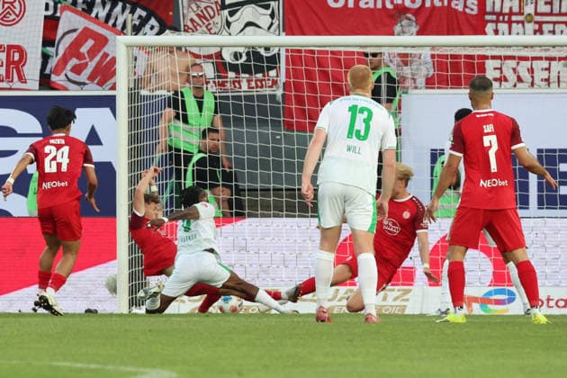26.05.2026, xrekx, Fussball 2.Bundesliga Relegation, SpVgg Greuther Fuerth - Rot-Weiss Essen v.l. Torschuss zum 1:0 durch Noel Futkeu (SpVgg Greuther Fuerth) (DFL DFB REGULATIONS PROHIBIT ANY USE OF PHOTOGRAPHS as IMAGE SEQUENCES and or QUASI-VIDEO) Fuerth