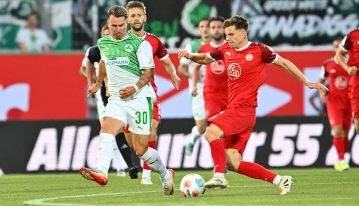 26.05.2026 - Fussball - Saison 2025 2026 - Relegation 2. Fussball Bundesliga - Hinspiel: SpVgg Greuther Fürth ( Kleeblatt ) - Rot Weiss Essen RWE - Sportfoto Zink - xwoxzix - DFL regulations prohibit any use of photographs as image sequences and or quasi-video - only for editorial use - Felix Klaus (30, SpVgg Greuther Fürth ) Michael Kostka (2, Rot-Weiss Essen )