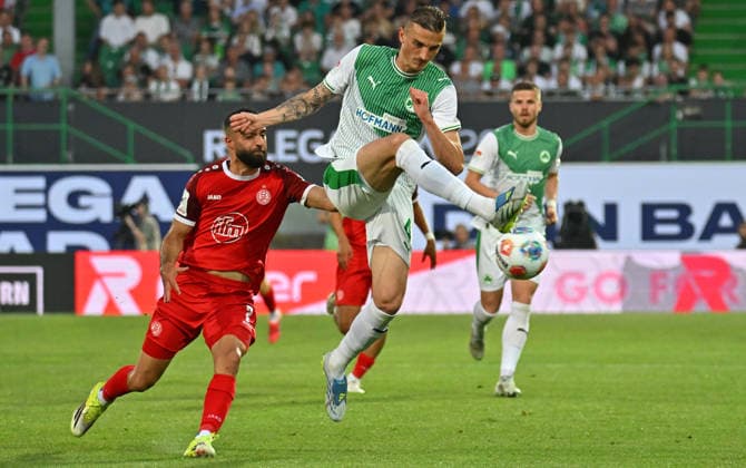26.05.2026 - Fussball - Saison 2025 2026 - Relegation 2. Fussball Bundesliga - Rückspiel: SpVgg Greuther Fürth ( Kleeblatt ) - Rot Weiss Essen RWE - Sportfoto Zink MeZi - xmexzix - DFL regulations prohibit any use of photographs as image sequences and or quasi-video - only for editorial use - Ramien Safi (7, Rot-Weiss Essen ) Philipp Ziereis (4, SpVgg Greuther Fürth, rechts )