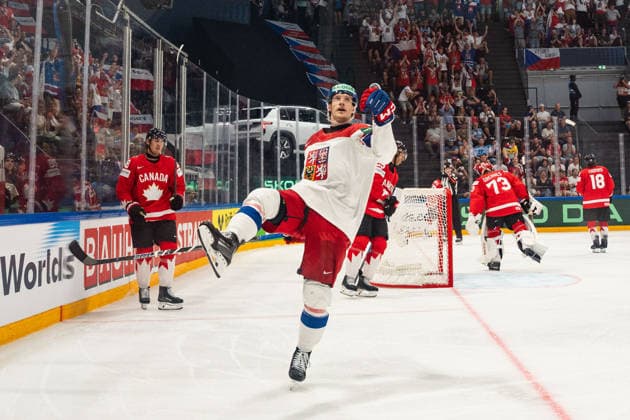FRIBOURG, FRIBOURG - MAY 26: Dominik Kubalik of Czech Republic celebrates after scoring as Czech Republic players react following the goal during the 2026 IIHF World Championship, WM, Weltmeisterschaft match between Czech Republic and Canada at BCF Arena on May 26, 2026 in Fribourg, Fribourg, Switzerland.  Copyright: xLivioxBaeriswylx xSPPx Sportspressphoto_SPR154966
