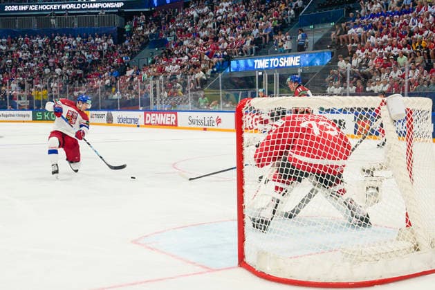 FRIBOURG, SWITZERLAND - MAY 26: Dominik Kubalik of Czechia L) against goalkeeper Jet Greaves of Canada R) during the 2026 IIHF Ice hockey, Eishockey World Championship, WM, Weltmeisterschaft Switzerland game between Czechia and Canada at BCF Arena on May 26, 2026 in Fribourg, Fribourg. Fribourg BCF Arena Fribourg Switzerland Copyright: xJustPictures.ch JarixPestelaccix jp-en-EuSpIm-JP6_JAR_Czechia_Canada_26May2026_00052