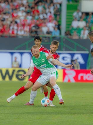 Fürth, Deutschland 26. Mai 2026: Relegation 2. BL - 2025 2026 - Rückspiel - SpVgg Greuther Fürth gegen Rot-Weiss Essen Im Bild: DFL regulations prohibit any use of photographs as image sequences and or quasi-video Sportpark Ronhof Bayern Copyright: xFotostandx xSchäferx