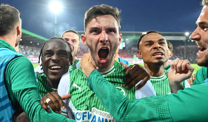 26.05.2026 - Fussball - Saison 2025 2026 - Relegation 2. Fussball Bundesliga - Hinspiel: SpVgg Greuther Fürth ( Kleeblatt ) - Rot Weiss Essen RWE - Sportfoto Zink - xwoxzix - DFL regulations prohibit any use of photographs as image sequences and or quasi-video - only for editorial use - Torjubel Jubel Freude nach Treffer Tor Torschuß zum 2:0 durch Branimir Hrgota (10, SpVgg Greuther Fürth ) -. Noel Futkeu (9, SpVgg Greuther Fürth ) Branimir Hrgota (10, SpVgg Greuther Fürth ) Sacha Banse Bansé (6, SpVgg Greuther Fürth )