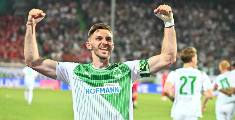 26.05.2026 - Fussball - Saison 2025 2026 - Relegation 2. Fussball Bundesliga - Hinspiel: SpVgg Greuther Fürth ( Kleeblatt ) - Rot Weiss Essen RWE - Sportfoto Zink - xwoxzix - DFL regulations prohibit any use of photographs as image sequences and or quasi-video - only for editorial use - Torjubel Jubel Freude nach Treffer Tor Torschuß zum 2:0 durch Branimir Hrgota (10, SpVgg Greuther Fürth ) -.