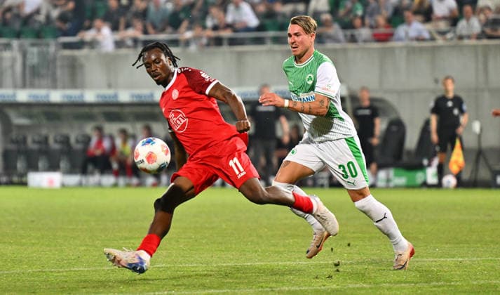26.05.2026 - Fussball - Saison 2025 2026 - Relegation 2. Fussball Bundesliga - Hinspiel: SpVgg Greuther Fürth ( Kleeblatt ) - Rot Weiss Essen RWE - Sportfoto Zink - xwoxzix - DFL regulations prohibit any use of photographs as image sequences and or quasi-video - only for editorial use - Dickson Abiama (11, Rot-Weiss Essen ) Felix Klaus (30, SpVgg Greuther Fürth )