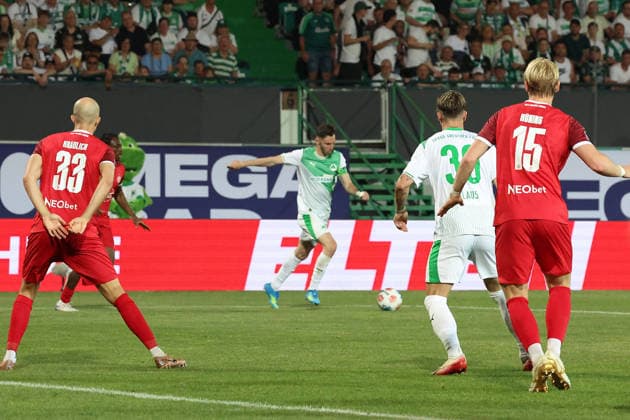 26.05.2026, xrekx, Fussball 2.Bundesliga Relegation, SpVgg Greuther Fuerth - Rot-Weiss Essen v.l. Torschuss zum 2:0 durch Branimir Hrgota (SpVgg Greuther Fuerth) (DFL DFB REGULATIONS PROHIBIT ANY USE OF PHOTOGRAPHS as IMAGE SEQUENCES and or QUASI-VIDEO) Fuerth