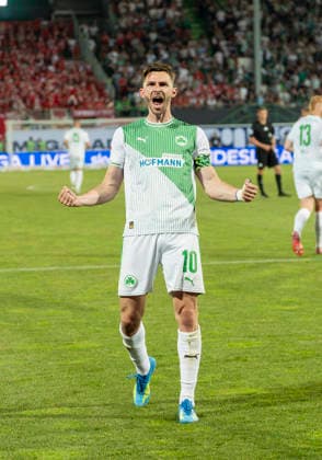 Jubel nach dem Tor zum 2-0 durch Branimir Hrgota (SpVgg Greuther Fuerth, 10), jubelnd, bejubelt, jubelt, jubeln, emotionen, celebrate SpVgg Greuther Fürth - Rot Weiss Essen, Fussball, Relegation zur 2. Bundesliga Rückspiel, Sportpark Ronhof, Fürth DFL regulations prohibit any use of photographs as image sequences and or quasi-video. Copyright: HMBxMedia xMarcoxBader