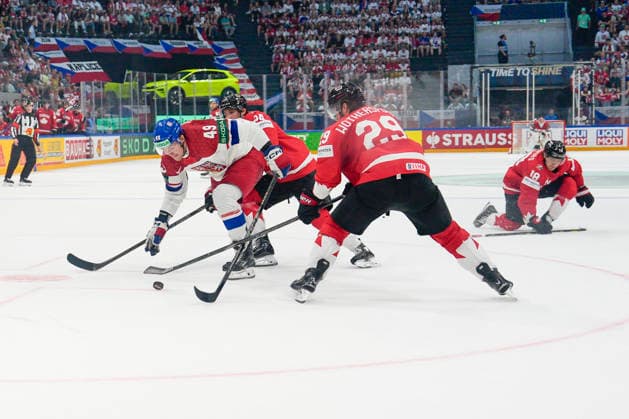 FRIBOURG, SWITZERLAND - MAY 26: Jaroslav Chmelar of Czechia L) against Dylan Cozens of Canada 2nd L) and Parker Wotherspoon of Canada C) during the 2026 IIHF Ice hockey, Eishockey World Championship, WM, Weltmeisterschaft Switzerland game between Czechia and Canada at BCF Arena on May 26, 2026 in Fribourg, Fribourg. Fribourg BCF Arena Fribourg Switzerland Copyright: xJustPictures.ch JarixPestelaccix jp-en-EuSpIm-JP6_JAR_Czechia_Canada_26May2026_00095