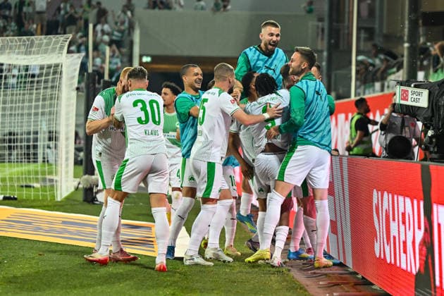 Relagation 2.Bundesliga: SpVgg Greuther Fürth - Rot-Weiss Essen; 26.05.2026 FÜRTH, GERMANY - 26. MAI: Jubel der Fürther nach dem Treffer zum 2-0 durch Branimir HRGOTA (SpVgg Greuther Fuerth 10) Tor Torschuetze Freude Happy während dem Match zwischen der SpVgg Greuther Fürth und Rot-Weiss Essen beim Rückspiel der Relegation zur 2. Bundesliga im Sportpark Ronhof DFL REGULATIONS PROHIBIT ANY USE OF PHOTOGRAPHS AS IMAGE SEQUENCES AND OR QUASI-VIDEO Copyright: xBEAUTIFULxSPORTS Goldbergx