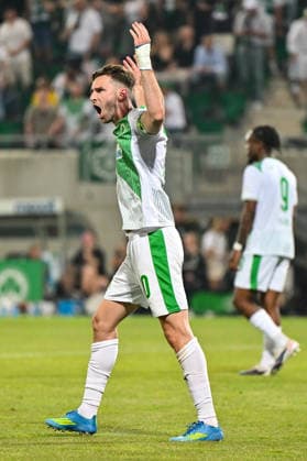 Relagation 2.Bundesliga: SpVgg Greuther Fürth - Rot-Weiss Essen; 26.05.2026 FÜRTH, GERMANY - 26. MAI: Jubel der Fürther nach dem Treffer zum 2-0 durch Branimir HRGOTA (SpVgg Greuther Fuerth 10) Tor Torschuetze Freude Happy während dem Match zwischen der SpVgg Greuther Fürth und Rot-Weiss Essen beim Rückspiel der Relegation zur 2. Bundesliga im Sportpark Ronhof DFL REGULATIONS PROHIBIT ANY USE OF PHOTOGRAPHS AS IMAGE SEQUENCES AND OR QUASI-VIDEO Copyright: xBEAUTIFULxSPORTS Goldbergx