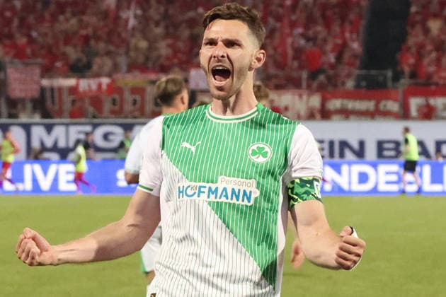 26.05.2026, xrekx, Fussball 2.Bundesliga Relegation, SpVgg Greuther Fuerth - Rot-Weiss Essen v.l. Torjubel nach dem Tor zum celebrating the goal celebrate 2:0 durch Branimir Hrgota (SpVgg Greuther Fuerth) (DFL DFB REGULATIONS PROHIBIT ANY USE OF PHOTOGRAPHS as IMAGE SEQUENCES and or QUASI-VIDEO) Fuerth
