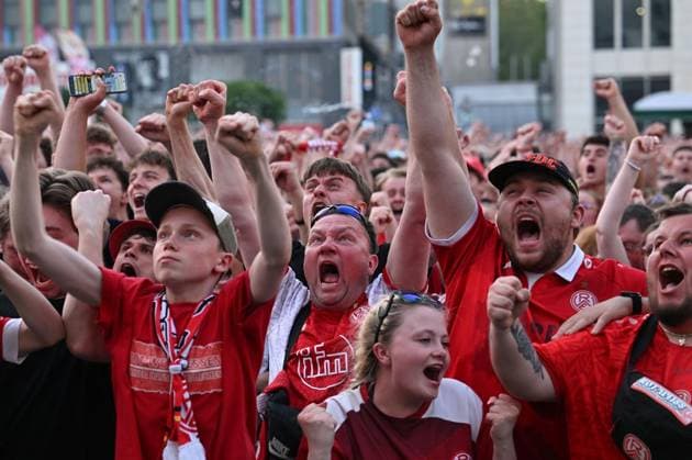 Public Viewing Relegation Rot-Weiss Essen ** NUR FÜR REDAKTIONELLE ZWECKE ** EDITORIAL USE ONLY **<p>Public Viewing SpVgg Greuther Fürth gegen Rot-Weiss Essen auf dem Kennedyplatz, am 26.05.2026 in Essen. Rückspiel der Relegation zur 2. Bundesliga, SpVgg Greuther Fürth gegen Rot-Weiss Essen. Deutschland NRW Essen Copyright: SocratesxTassos