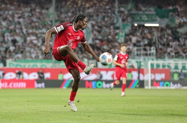 26.05.2026 - Fussball - Saison 2025 2026 - Relegation 2. Fussball Bundesliga - Rückspiel: SpVgg Greuther Fürth ( Kleeblatt ) - Rot Weiss Essen RWE - Sportfoto Zink DaMa - xdaxmax - DFL regulations prohibit any use of photographs as image sequences and or quasi-video - only for editorial use - Dickson Abiama (11, Rot-Weiss Essen )