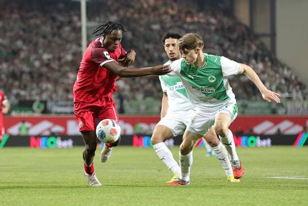 26.05.2026 - Fussball - Saison 2025 2026 - Relegation 2. Fussball Bundesliga - Rückspiel: SpVgg Greuther Fürth ( Kleeblatt ) - Rot Weiss Essen RWE - Sportfoto Zink DaMa - xdaxmax - DFL regulations prohibit any use of photographs as image sequences and or quasi-video - only for editorial use - Dickson Abiama (11, Rot-Weiss Essen ) Gian Luca Gian-Luca Itter (27, SpVgg Greuther Fürth )
