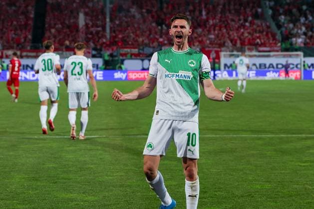 Branimir Hrgota 10 (Spvgg Greuther Fuerth) jubelt ausgelassen nach seinem Tor zum 2:0, Emotion, Freude, SpVgg Greuther Fuerth vs. Rot-Weiss Essen, Fussball, Maenner, Relegation, 2. Bundesliga, DFL, Saison 2025 2026, Rueckspiel, 26.05.2026 DFB regulations prohibit any use of photographs as image sequences and or quasi-video Fuerth Bayern Deutschland