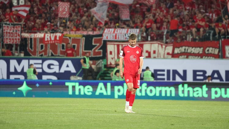 26.05.2026, xrekx, Fussball 2.Bundesliga Relegation, SpVgg Greuther Fuerth - Rot-Weiss Essen v.l. Torben Müsel Muesel (Rot-Weiss Essen) enttaeuscht, enttäuscht, schaut enttaeuscht, niedergeschlagen, disappointed (DFL DFB REGULATIONS PROHIBIT ANY USE OF PHOTOGRAPHS as IMAGE SEQUENCES and or QUASI-VIDEO) Fuerth