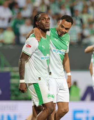 26.05.2026 - Fussball - Saison 2025 2026 - Relegation 2. Fussball Bundesliga - Rückspiel: SpVgg Greuther Fürth ( Kleeblatt ) - Rot Weiss Essen RWE - Sportfoto Zink DaMa - xdaxmax - DFL regulations prohibit any use of photographs as image sequences and or quasi-video - only for editorial use - Freude Jubel nach Spielende - Noel Futkeu (9, SpVgg Greuther Fürth ) Sacha Banse Bansé (6, SpVgg Greuther Fürth )
