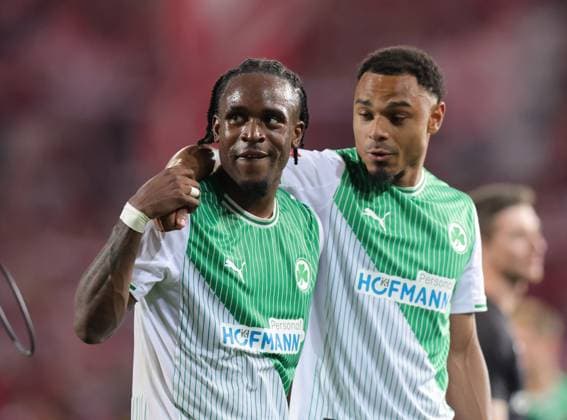 26.05.2026 - Fussball - Saison 2025 2026 - Relegation 2. Fussball Bundesliga - Rückspiel: SpVgg Greuther Fürth ( Kleeblatt ) - Rot Weiss Essen RWE - Sportfoto Zink DaMa - xdaxmax - DFL regulations prohibit any use of photographs as image sequences and or quasi-video - only for editorial use - Freude Jubel nach Spielende - Noel Futkeu (9, SpVgg Greuther Fürth ) Sacha Banse Bansé (6, SpVgg Greuther Fürth )