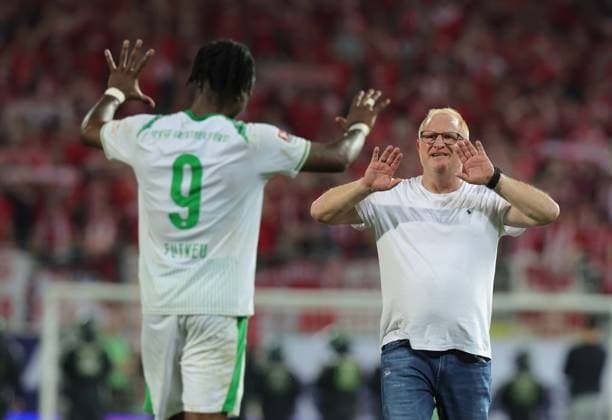 26.05.2026 - Fussball - Saison 2025 2026 - Relegation 2. Fussball Bundesliga - Rückspiel: SpVgg Greuther Fürth ( Kleeblatt ) - Rot Weiss Essen RWE - Sportfoto Zink DaMa - xdaxmax - DFL regulations prohibit any use of photographs as image sequences and or quasi-video - only for editorial use - Freude Jubel nach Spielende - Noel Futkeu (9, SpVgg Greuther Fürth ) Heiko Vogel ( Trainer SpVgg Greuther Fürth )