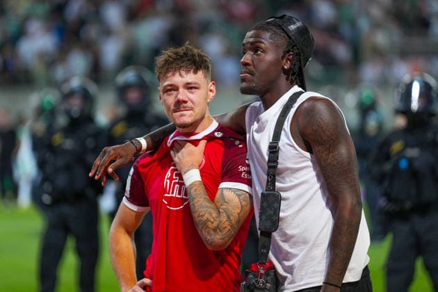 26.05.2026, xydrx, Herren, Fußball, Relegation Rückspiel, 2.Bundesliga, SpVgg Greuther Fürth - Rot-Weiss Essen, Saison 2025 2026, Sportpark Ronhof: Jannik Hofmann (Rot-Weiss Essen, 37) traurig enttäuscht über den verpassten Aufstieg DFB regulations prohibit any use of photographs as image sequences and or quasi-video. Copyright: HMBxMedia YannisxDreimann