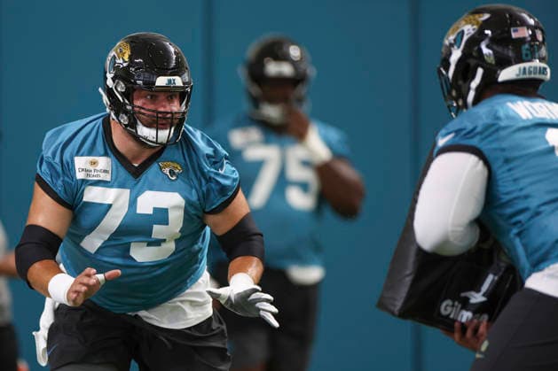 JACKSONVILLE, FL - MAY 26: Jacksonville Jaguars center Robert Hainsey (73) works on a drill during Jacksonville Jaguars OTA on May 26, 2026 at Miller Electric Center in Jacksonville, Fl. (Photo by David Rosenblum Icon Sportswire) NFL, American Football Herren, USA MAY 26 Jacksonville Jaguars OTA EDITORIAL USE ONLY Icon260526127065