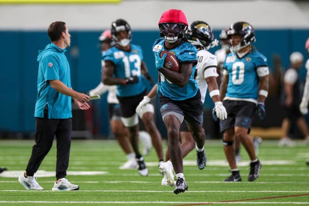 JACKSONVILLE, FL - MAY 26: Jacksonville Jaguars running back J Mari Taylor (30) runs with the ball during Jacksonville Jaguars OTA on May 26, 2026 at Miller Electric Center in Jacksonville, Fl. (Photo by David Rosenblum Icon Sportswire) NFL, American Football Herren, USA MAY 26 Jacksonville Jaguars OTA EDITORIAL USE ONLY Icon260526127397