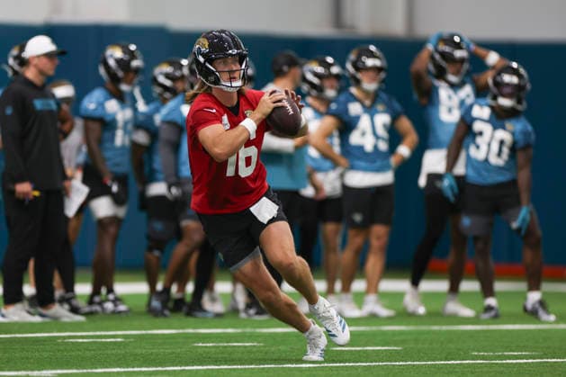 JACKSONVILLE, FL - MAY 26: during Jacksonville Jaguars quarterback Trevor Lawrence (16) runs Jacksonville Jaguars OTA on May 26, 2026 at Miller Electric Center in Jacksonville, Fl. (Photo by David Rosenblum Icon Sportswire) NFL, American Football Herren, USA MAY 26 Jacksonville Jaguars OTA EDITORIAL USE ONLY Icon260526127628