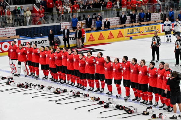 ZURICH, SWITZERLAND - MAY 26: Swiss players listen to the national anthem during the 2026 IIHF Ice hockey, Eishockey World Championship, WM, Weltmeisterschaft Switzerland game between Switzerland and Finland at Swiss Life Arena on May 26, 2026 in Zurich, Zurich. Zurich Swiss Life Arena Zurich Switzerland Copyright: xJustPictures.ch AndreaxBrancax jp-en-EuSpIm-JP7_ANB_SuiFin_26052026_9145