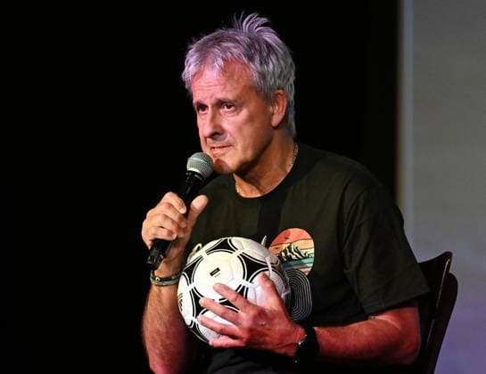 26.05.2026 ,xophax, Köln , Cologne,Fussball , Fussballer Pierre Littbarski .Litti macht Theater, Volksbühne am Rudolfplatz. Pierre Littbarski auf der Bühne. Koeln
