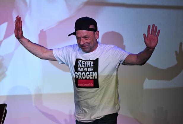 26.05.2026 ,xophax, Köln , Cologne,Fussball , Fussballer Pierre Littbarski .Litti macht Theater, Volksbühne am Rudolfplatz. Thomas Häßler auf der Bühne. Koeln