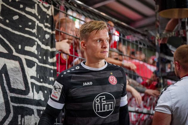 Deutschland: Fussball 2. Bundesliga Relegation 2025 - 2026 - SpVgg Greuther-Fürth vs Rot-Weiss Essen - Sportpark Ronhof I Thomas Sommer (Fürth): Enttäuschung, Trauer, Tränen, Mimik, Gesichtsausdruck, Emotion bei Jakob Golz (Rot-Weiss Essen, 1) Copyright: xJOERANxSTEINSIEKx