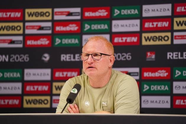 Deutschland: Fussball 2. Bundesliga Relegation 2025 - 2026 - SpVgg Greuther-Fürth vs Rot-Weiss Essen - Sportpark Ronhof I Thomas Sommer (Fürth): Heiko Vogel (Trainer, SpVgg Greuther Fürth) Pressekonferenz, Medien