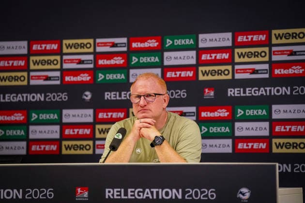 Deutschland: Fussball 2. Bundesliga Relegation 2025 - 2026 - SpVgg Greuther-Fürth vs Rot-Weiss Essen - Sportpark Ronhof I Thomas Sommer (Fürth): Heiko Vogel (Trainer, SpVgg Greuther Fürth) Pressekonferenz, Medien