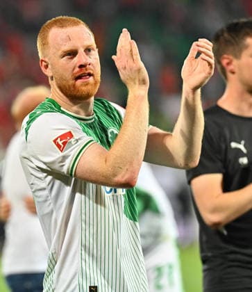 26.05.2026 - Fussball - Saison 2025 2026 - Relegation 2. Fussball Bundesliga - Rückspiel: SpVgg Greuther Fürth ( Kleeblatt ) - Rot Weiss Essen RWE - Sportfoto Zink MeZi - xmexzix - DFL regulations prohibit any use of photographs as image sequences and or quasi-video - only for editorial use - Paul Will (13, SpVgg Greuther Fürth ) Jubel Freude nach Spielende