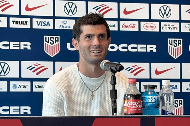 Christian Pulisic of the United States speaks during a press conference, PK, Pressekonferenz in New York, USA, 26 May 2026. AC Milan forward Pulisic and Juventus midfielder Weston McKennie lead the roster for the U.S. team, coached by Mauricio Pochettino, which will compete in the 2026 World Cup as a co-host alongside Mexico and Canada from June 11 to July 19. Pulisic and McKennie top Pochettino s roster for co-hosts the United States !ACHTUNG: NUR REDAKTIONELLE NUTZUNG!  Copyright: xJanxTéllezx USA1137 20260526-55020411020_1