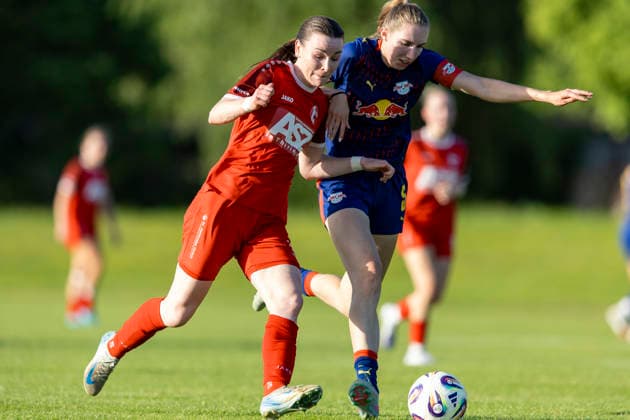 Regionalliga Nordost Frauen: 1. FFV Erfurt vs. RB Leipzig II; Erfurt; 26.05.2026 Lea Schrenk ( 19; 1. FFV Erfurt) gegen Lenie Pospischil ( 5; RasenBallsport Leipzig II) Regionalliga Nordost Frauen: 1. FFV Erfurt vs. RB Leipzig II; Sportforum Johannesplatz Erfurt; 26.05.2026 Copyright: xBEAUTIFULxSPORTS Duehringx