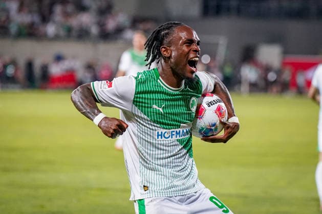 Deutschland: Fussball 2. Bundesliga Relegation 2025 - 2026 - SpVgg Greuther-Fürth vs Rot-Weiss Essen - Sportpark Ronhof I Thomas Sommer (Fürth): Freude, Emotionen, Jubel Noel Futkeu (SpVgg Greuther Fürth, 9) Mimik, Gesichtsausdruck, Emotion, Geste, Gestik, Emotion Copyright: xJOERANxSTEINSIEKx