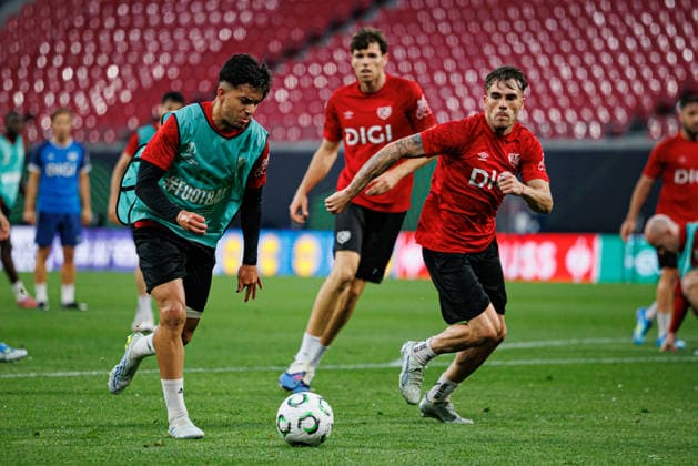 Ilias Akhomach and Josep Pep Chavarria seen during the Rayo Vallecano de Madrid Official Training Session before UEFA Conference League 2026 final (Maciej Rogowski Ball Raw Images) Leipzig Red Bull Arena Germany Copyright: xMaciejxRogowskix maciejrogowski_26_05_2026_small-82