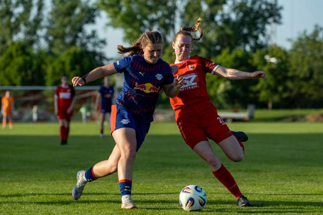 Regionalliga Nordost Frauen: 1. FFV Erfurt vs. RB Leipzig II; Erfurt; 26.05.2026 Alexandra Scheffler ( 9; RasenBallsport Leipzig II) gegen Pia Huck ( 21; 1. FFV Erfurt) Regionalliga Nordost Frauen: 1. FFV Erfurt vs. RB Leipzig II; Sportforum Johannesplatz Erfurt; 26.05.2026 Copyright: xBEAUTIFULxSPORTS Duehringx