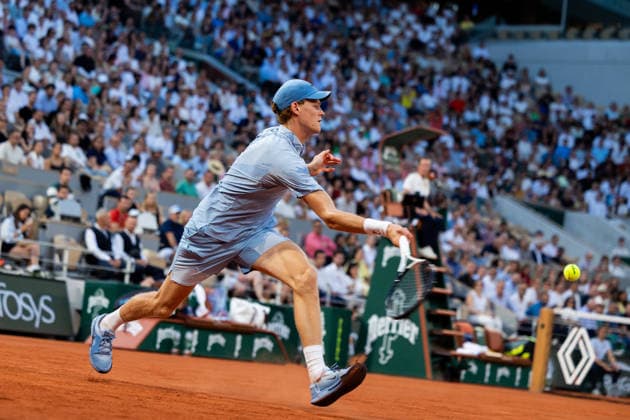 PARIS, FRANCE - MAY 26: Jannik Sinner of Italy in action against Clement Tabur of France in the Men s Singles First Round match on Day Three of the 2026 French Open at Roland Garros on May 26, 2026 in Paris, France. (Photo by Pauline FIGUET SPP)  Copyright: xPaulinexFIGUETx xSPPx Sportspressphoto_SPR155092