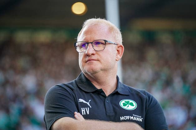 Deutschland: Fussball 2. Bundesliga Relegation 2025 - 2026 - SpVgg Greuther-Fürth vs Rot-Weiss Essen - Sportpark Ronhof I Thomas Sommer (Fürth): Heiko Vogel (Trainer, SpVgg Greuther Fürth) Mimik, Gesichtsausdruck, Emotion Copyright: xJOERANxSTEINSIEKx