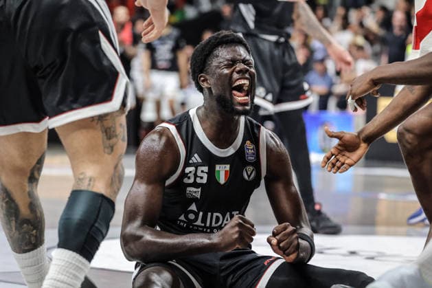 IPA85097495 - 35 Mouhamet DIOUF Virtus Olidata Bologna BASKETBALL - ITALIAN SERIE A Play Off Race 5 Virtus Olidata Bologna vs Dolomiti Energia Trentino 26-05-2026 exultation during Playoff - Virtus Olidata Bologna vs Dolomiti Energia Trentino, Italian Basketball Serie A match in Bologna, Italy, May 26 2026  Copyright: xValentinoxOrsini IPAxSportx xx 85097495
