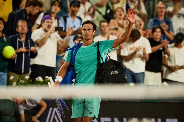May 27, 2026, Paris, Ile-De-France, France: Daniel Altmaier of Germany is leaving the court after his match against Felix Auger-Aliassime of Canada during the French Open at Roland Garros - Tennis Grand Slam, 26.5.2026 in Paris (Roland Garros), France Tennis 2026: ROLAND GARROS - French Open Tennis Grand Slam - Paris: AUGER-ALIASSIME 4:6 6:4 4:6 6:1 7:6 ALTMAIER  - ZUMAs343 20260527_zsp_s343_097 Copyright: xMathiasxSchulzx