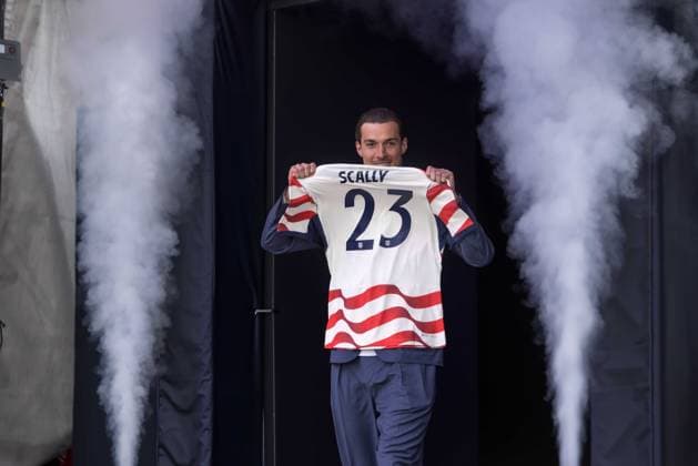 May 26, 2026, New York, Ny, United States: The US Men s national team, Nationalteam s (USMNT) defender Joe Scally poses with his jersey during the announcement of the USMNT 2026 World Cup roster in New York, on May 26, 2026. New York United States - ZUMAv122 20260526_aap_v122_069 Copyright: xWilliamxVolcovx