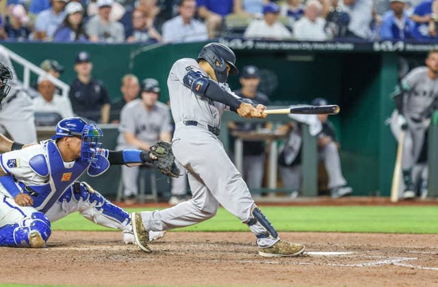 MLB, Baseball Herren, USA 2026: Yankees Vs Royals May 26 MAY 26, 2026: New York Yankees center fielder Trent Grisham (12) hits a home run in the 7th inning against the Kansas City Royals at Kauffman Stadium in Kansas City, MO. Roman Puno CSM (Credit Image: Â Roman Puno Cal Media) Kansas City Missouri United States EDITORIAL USE ONLY Copyright: xx ZUMA-20260526_zma_c04_076.jpg RomanxPunox csmphotothree491912