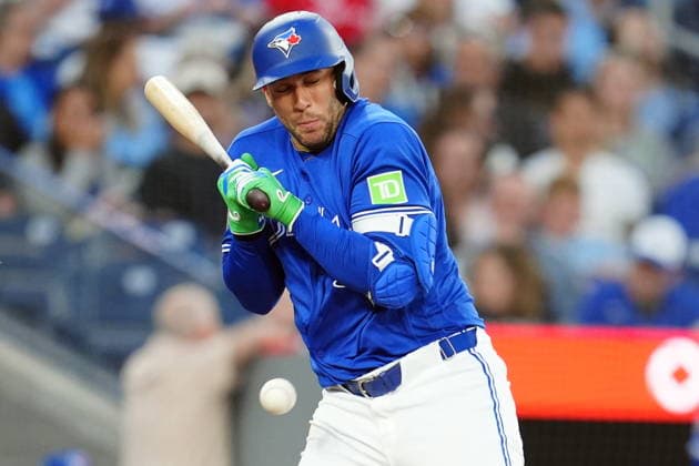 May 26, 2026, Toronto, On, CANADA: Toronto Blue Jays designated hitter George Springer (4) is hit by a pitch against the Miami Marlins during fifth inning MLB, Baseball Herren, USA action in Toronto on Tuesday May 26, 2026. BBO-MARLINS-BLUE-JAYS 20260526  - ZUMAc35_ 20260526_zaf_c35_149 Copyright: xFrankxGunnx