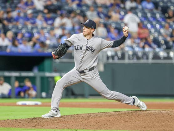 MLB, Baseball Herren, USA 2026: Yankees Vs Royals May 26 MAY 26, 2026: New York Yankees relief pitcher Ryan Yarbrough (33) came in relief against the Kansas City Royals at Kauffman Stadium in Kansas City, MO. Roman Puno CSM (Credit Image: Â Roman Puno Cal Media) Kansas City Missouri United States EDITORIAL USE ONLY Copyright: xx ZUMA-20260526_zma_c04_087.jpg RomanxPunox csmphotothree491922
